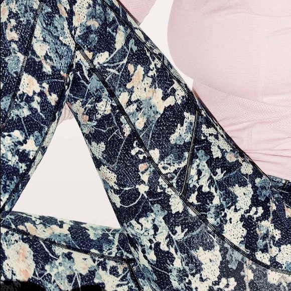 Lululemon Speed Up Tight *Full-On Luxtreme 28” | Size 4 - Picture 2 of 11